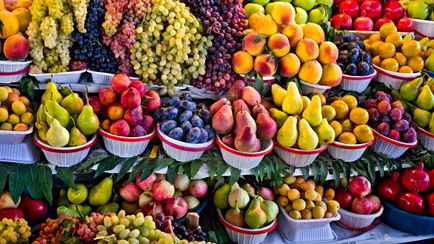 Диетолог назвал 6 фруктов и ягод, которые больше всего обрабатывают пестицидами