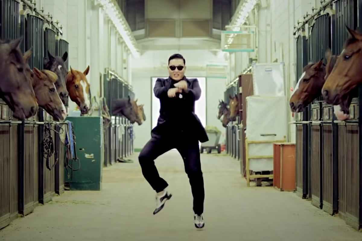 Полиция Кореи завела дело на исполнителя Gangnam Style. В чём обвинили?