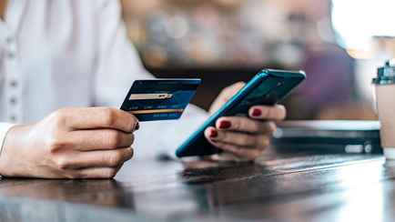 Лукашенко разрешил автоматически списывать налоги и штрафы с базовых счетов белорусов