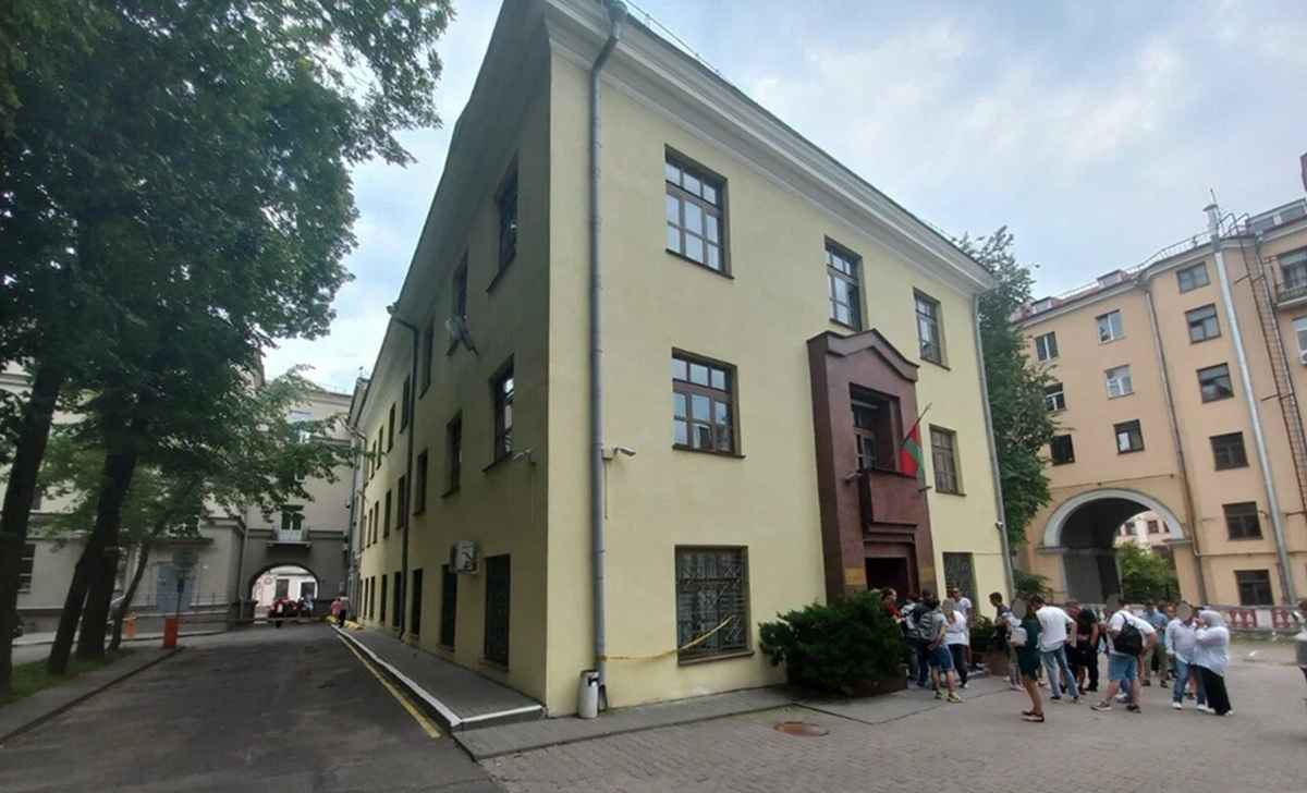 На фото - Главное консульское управление МИД РБ