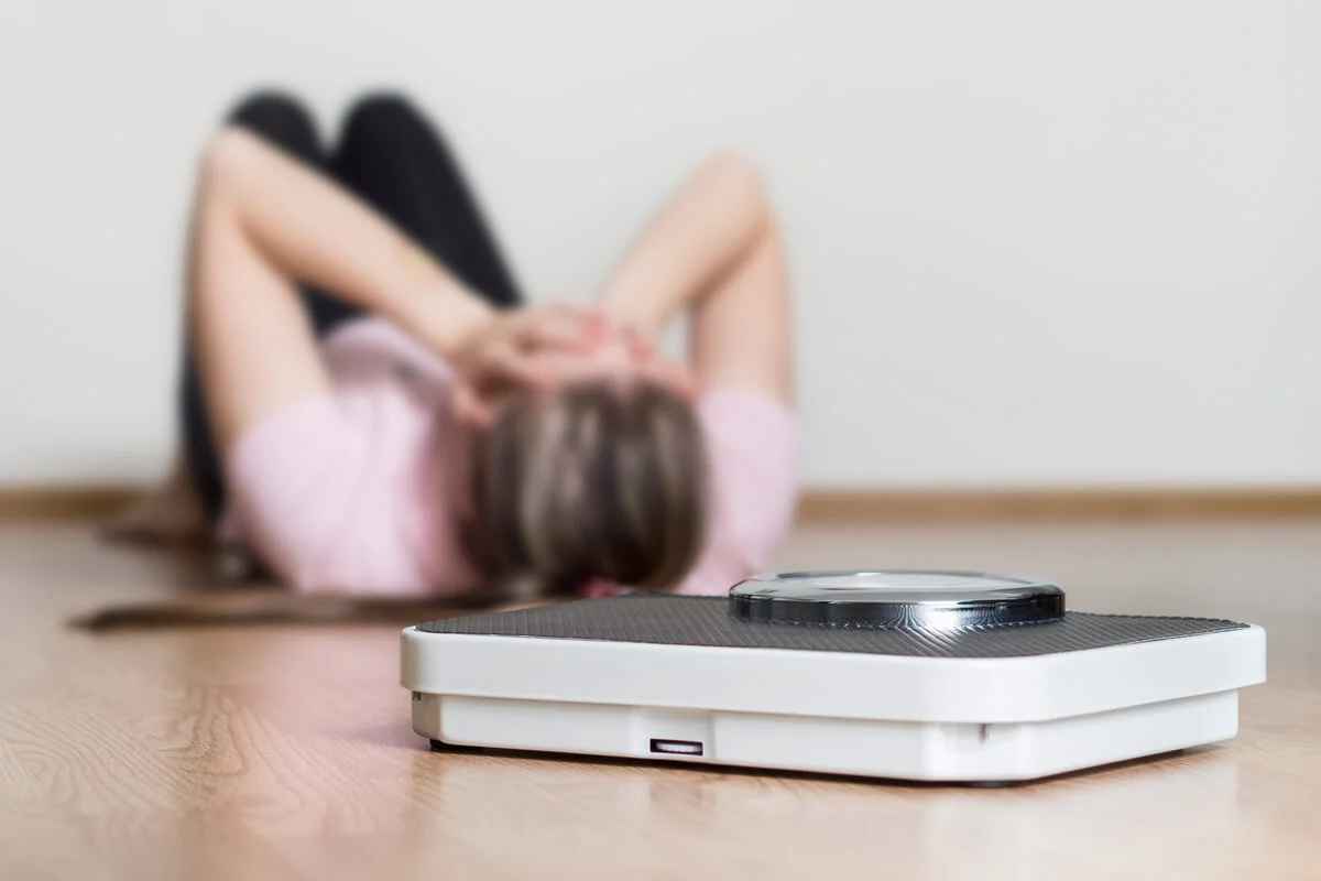 Женщина раскрыла измену мужа с помощью напольных весов