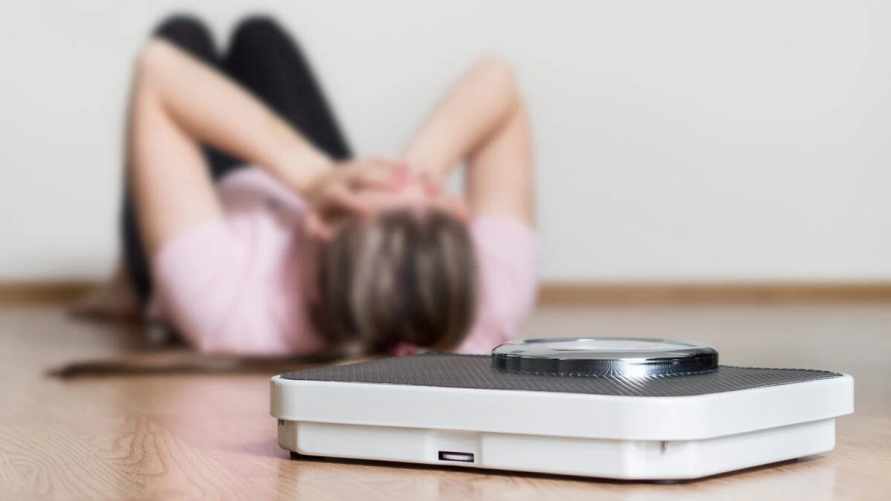 Женщина раскрыла измену мужа с помощью напольных весов