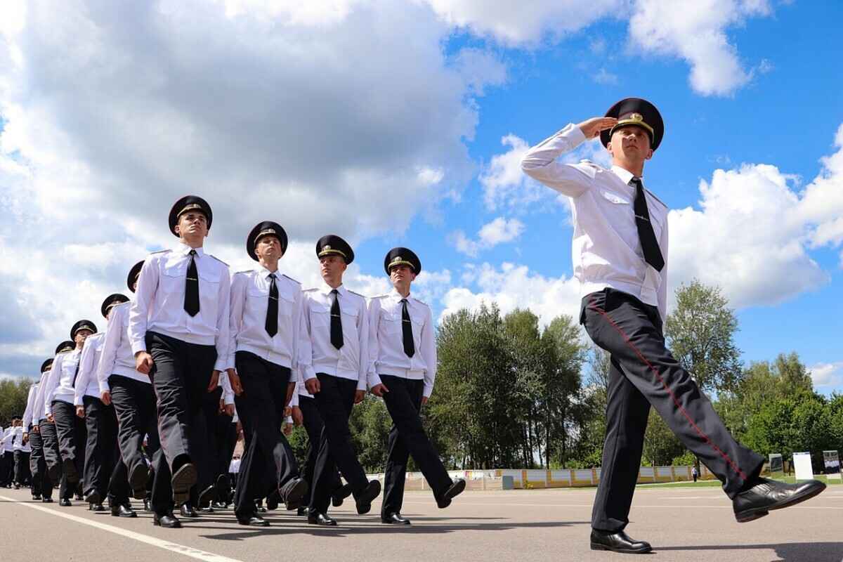 Фото иллюстрационное: выпускники Центра подготовки, повышения квалификации и переподготовки кадров МВД РБ