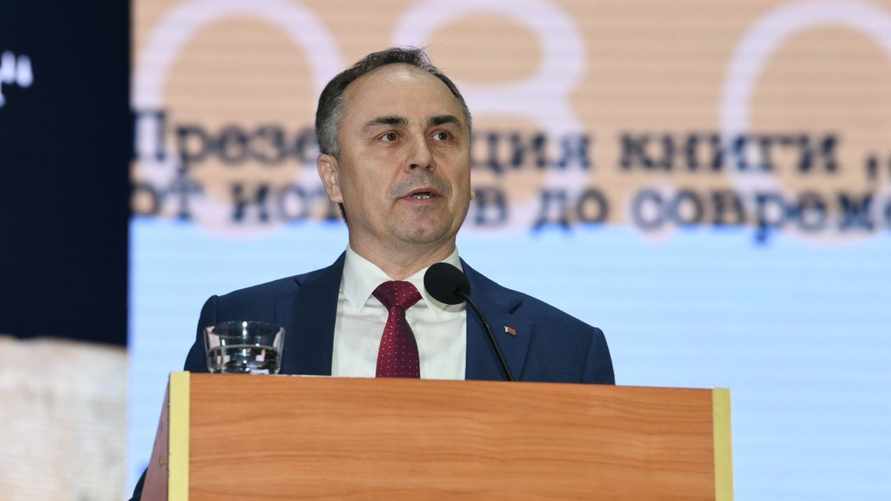 На фото директор Института истории НАН РБ Вадим Лакиза