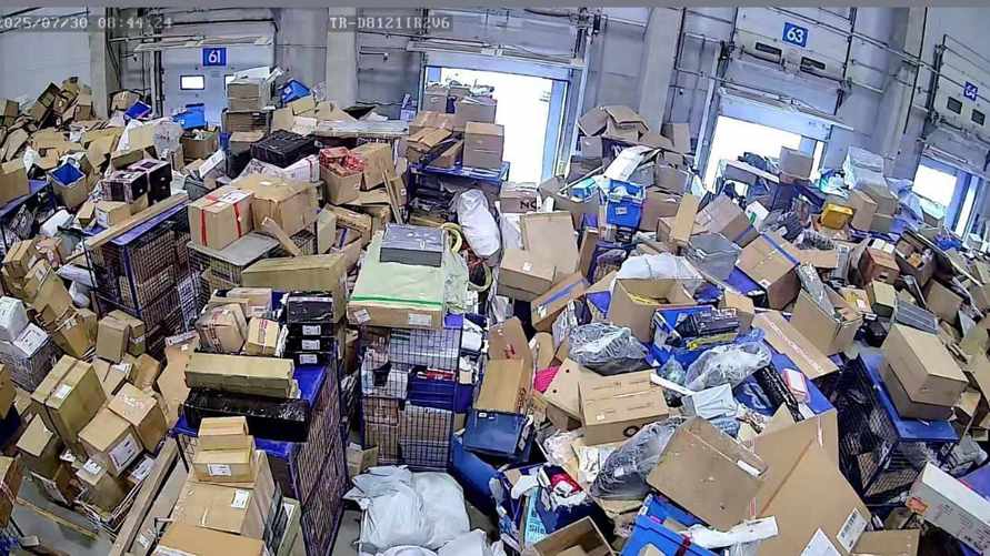 Клиенты Ozon пожаловались на задержки из-за «логистического коллапса» в России. Что ответил маркетплейс?