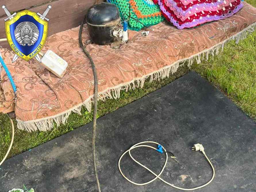 Под Миорами женщину, надувавшую бассейн, убило током