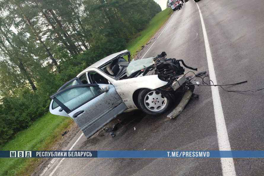 В лобовом ДТП на Гродненщине погибли 3 человека, 5 пострадавших