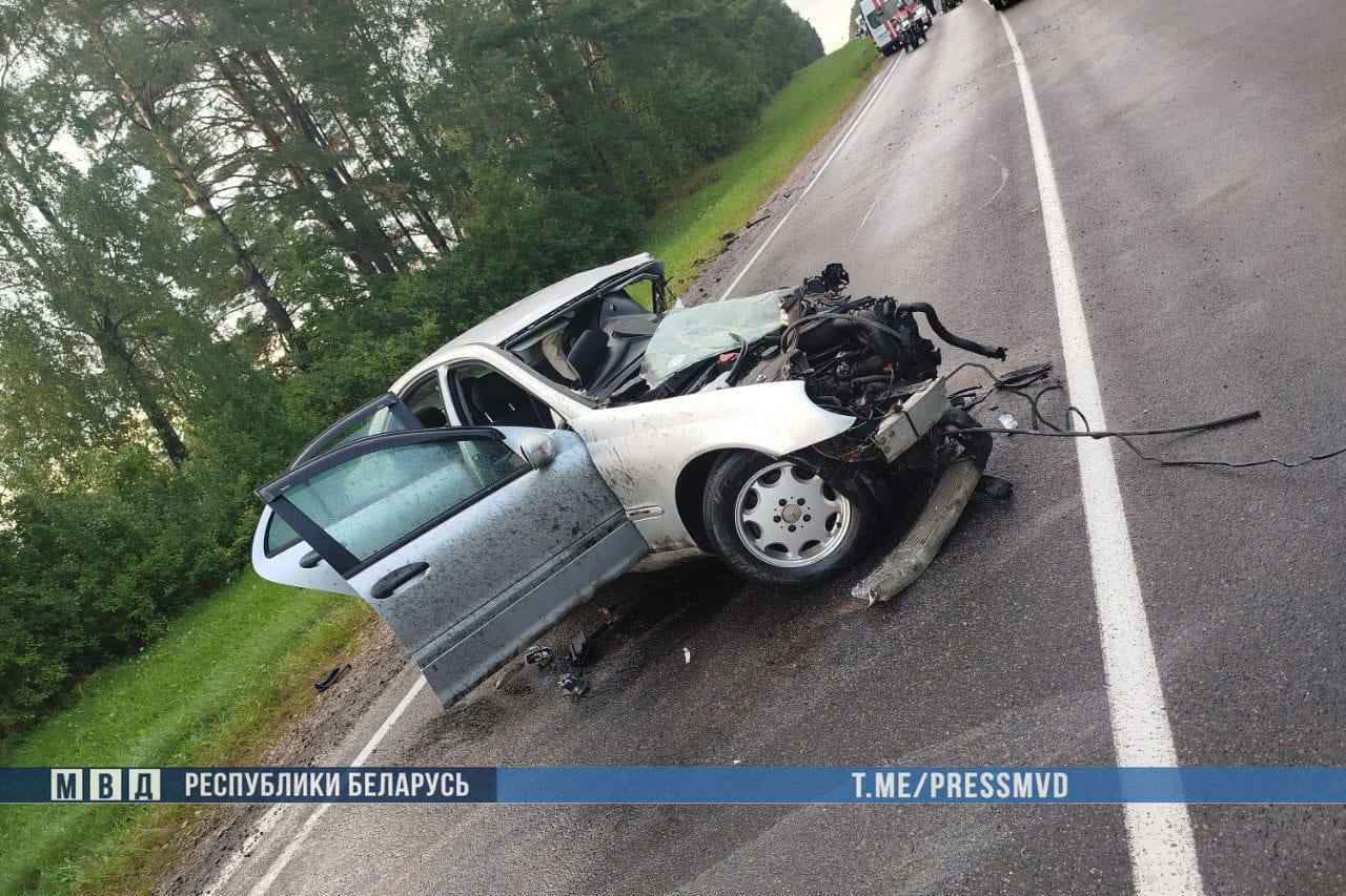 В лобовом ДТП на Гродненщине погибли 3 человека, 5 пострадавших