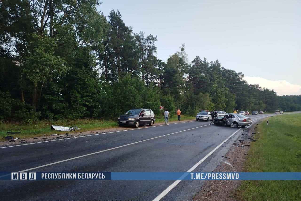В лобовом ДТП на Гродненщине погибли 3 человека, 5 пострадавших