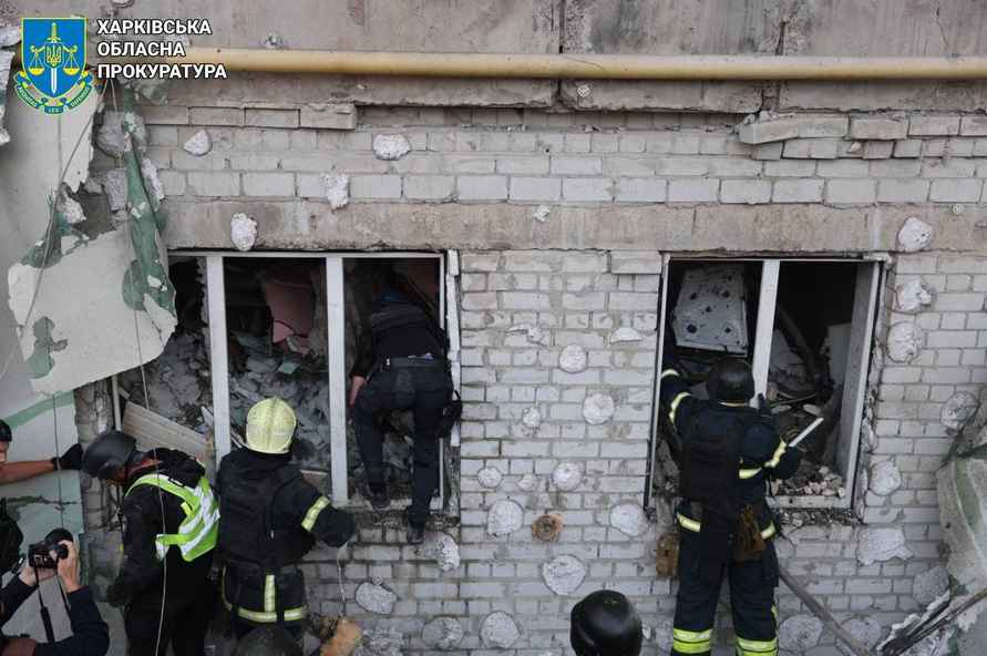 В украинском Харькове 5 дронов ударили по жилой многоэтажке – десятки пострадавших