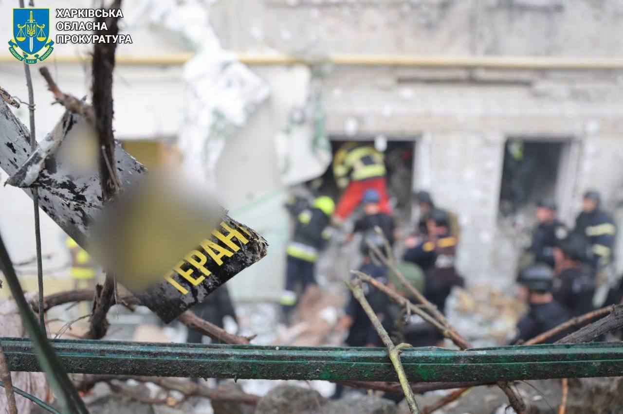 В украинском Харькове 5 дронов ударили по жилой многоэтажке – десятки пострадавших
