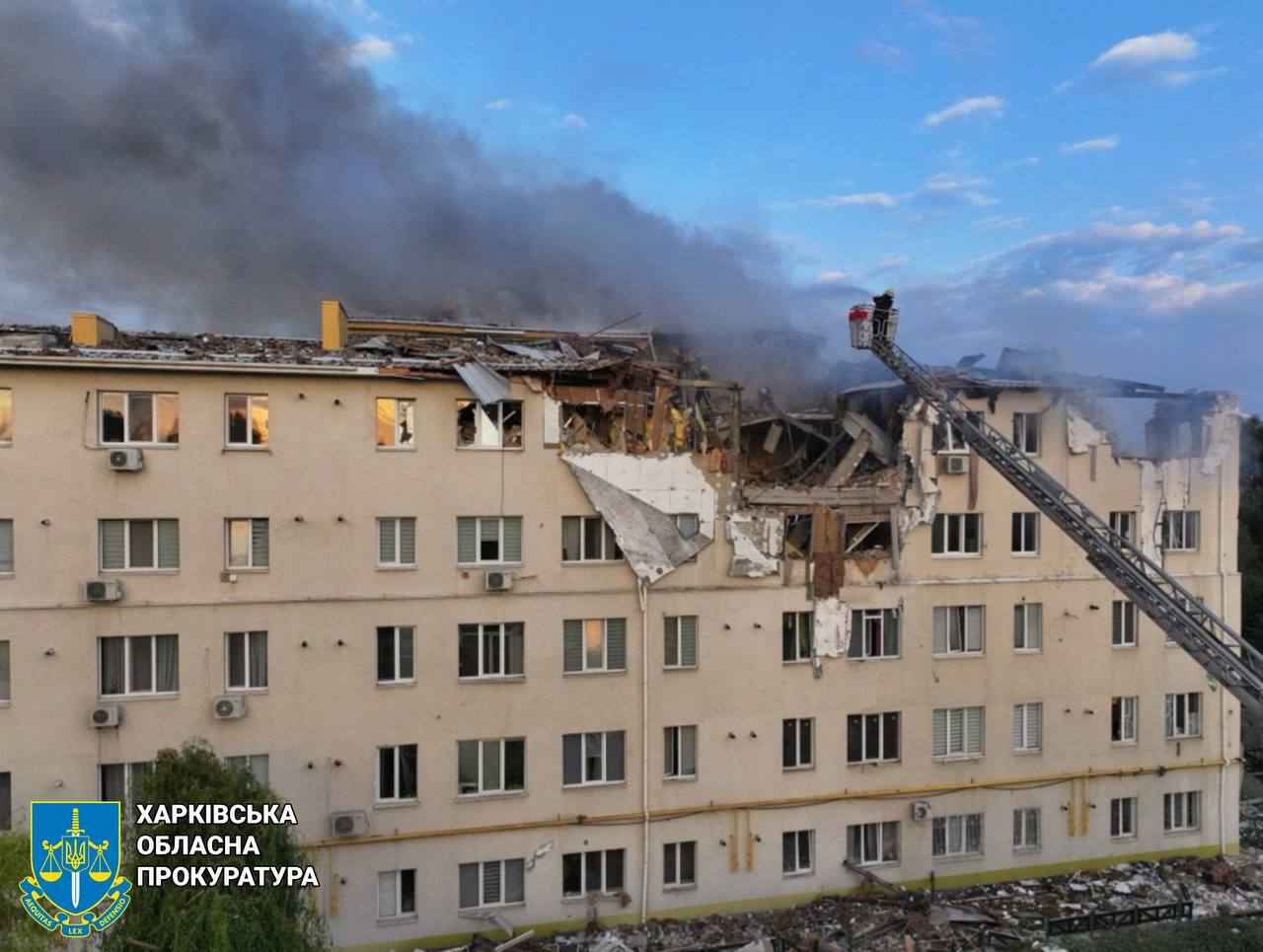 В украинском Харькове 5 дронов ударили по жилой многоэтажке – десятки пострадавших