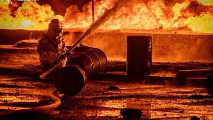 Зеленский обвинил Россию в ударе по азербайджанской нефтебазе в Одессе