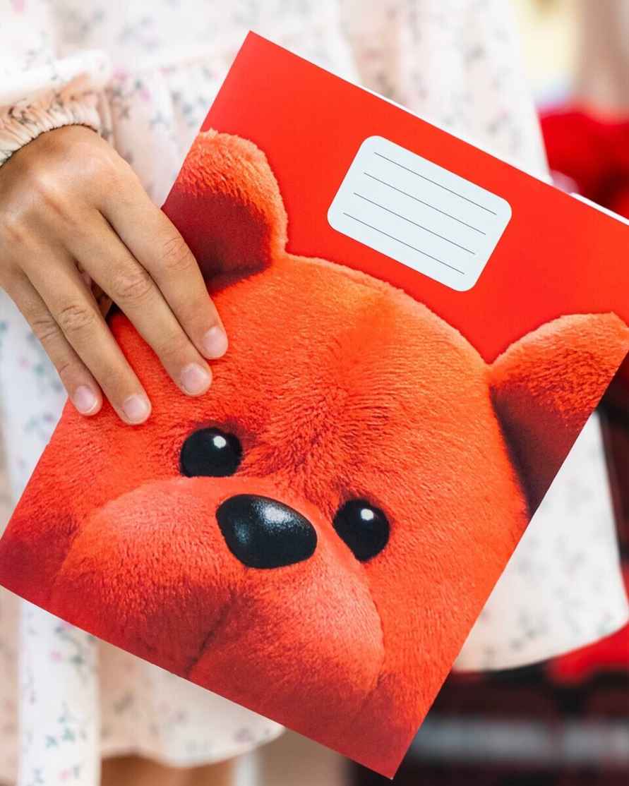 Один из банков предложил белорусам бесплатные школьные тетради. Как получить?