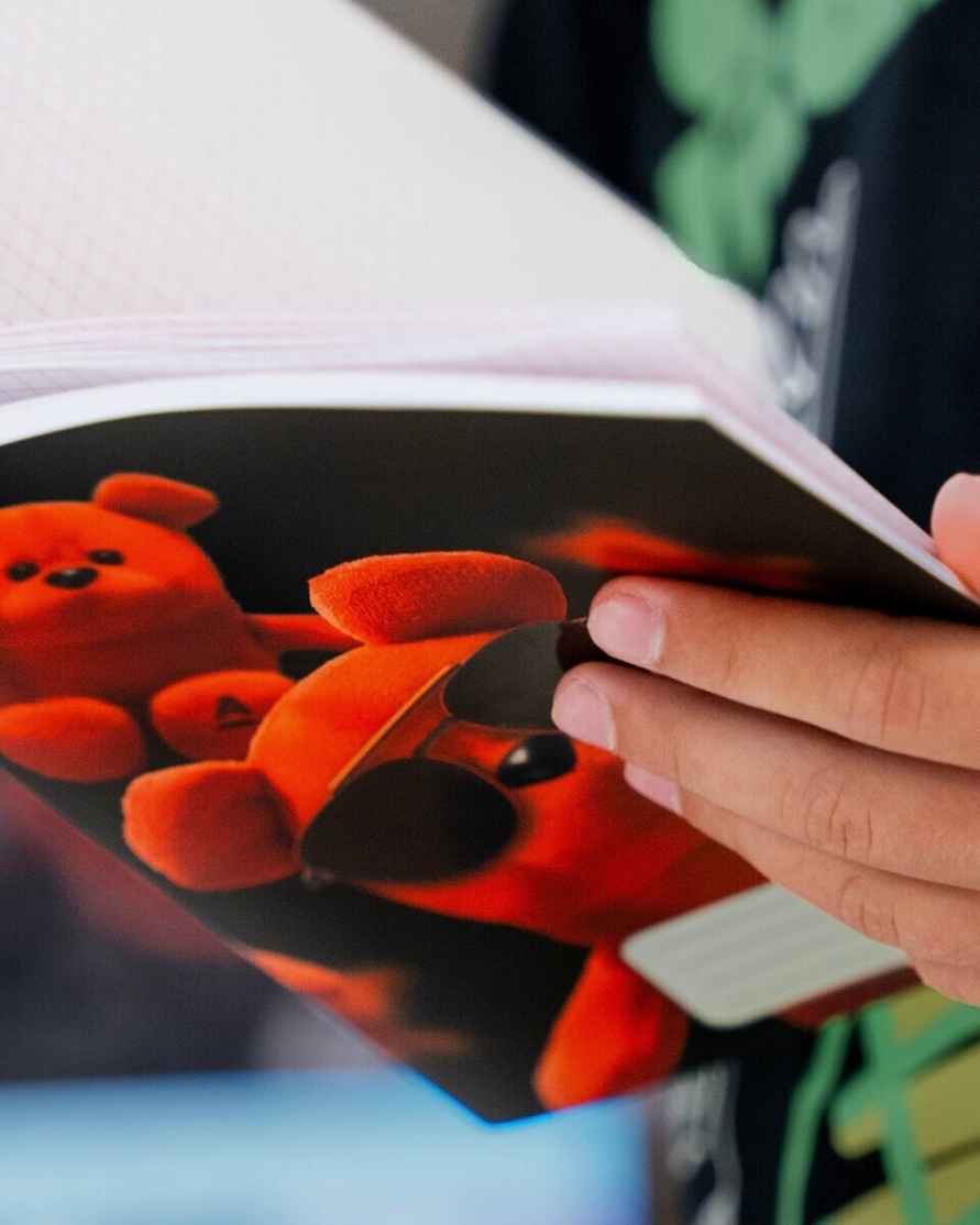 Один из банков предложил белорусам бесплатные школьные тетради. Как получить?