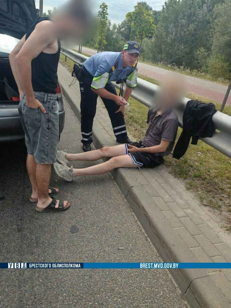 В Бресте легковушка врезалась в автобус из очереди ожидающих выезда в Польшу