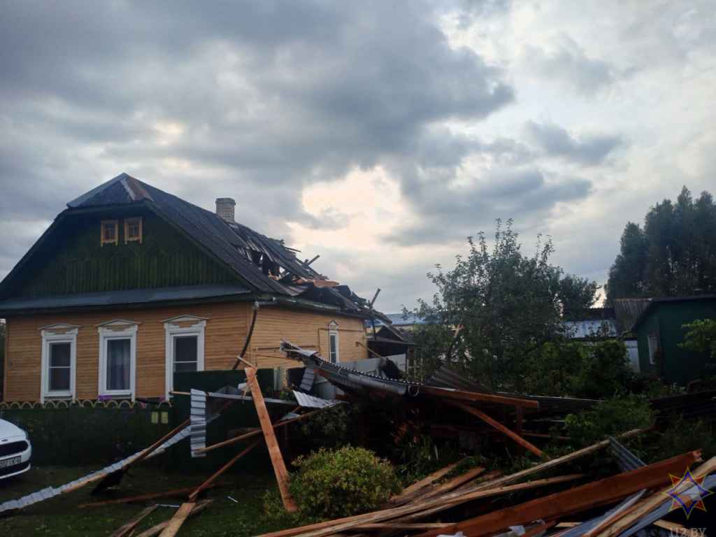Шквал снес кровли 16 домов на Могилевщине и Брестчине