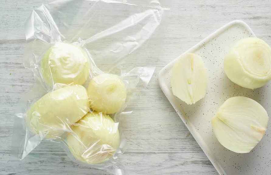 Как белорусам хранить лук, чтобы не сгнил и не пророс? Не кладите рядом эти 3 продукта