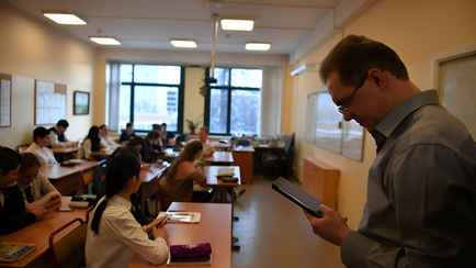 Минобразования Беларуси пообещало не забирать мобильные у учителей – «Всякое может случиться»