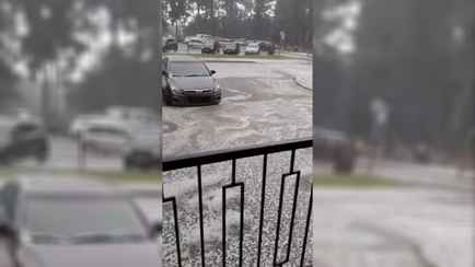 В Слониме град плотно усыпал всю дорогу