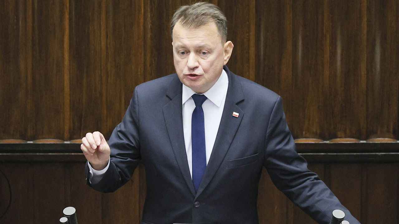 Экс-министр обороны Польши попал под суд из-за раскрытого плана обороны в случае нападения России