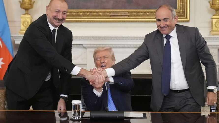Армения и Азербайджан подписали декларацию о мирных отношениях при участии Трампа