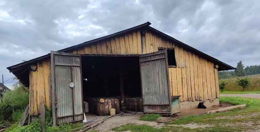 ОБЭП с ОМОНом задержали владельцев нелегального самогонного завода под Молодечно