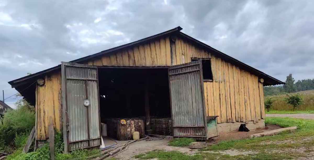 ОБЭП с ОМОНом задержали владельцев нелегального самогонного завода под Молодечно