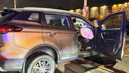 На центральном проспекте Минска Geely лоб в лоб столкнулся с фурой — водитель погиб