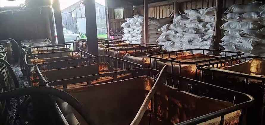 ОБЭП с ОМОНом задержали владельцев нелегального самогонного завода под Молодечно