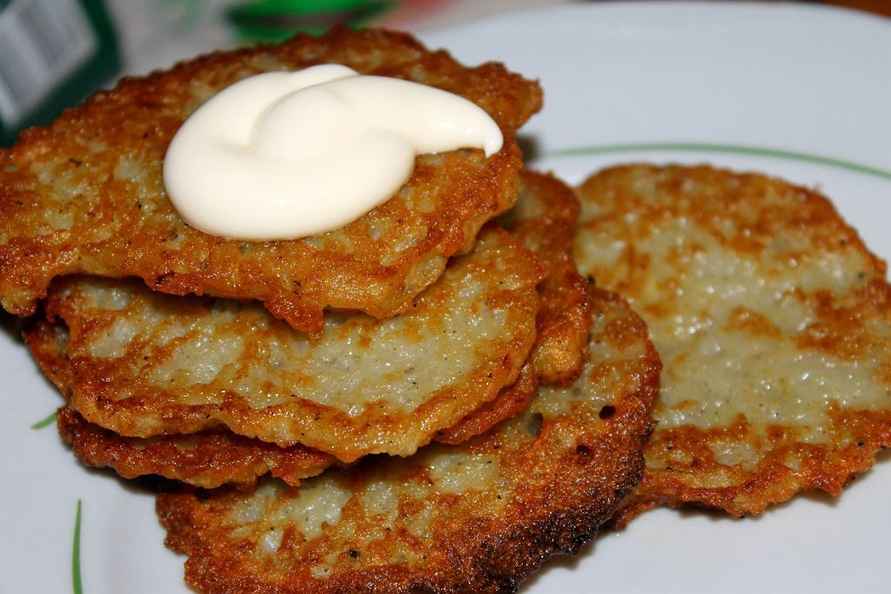 Поляки поделились рецептом белорусских драников. Посмотрели, похожи ли на настоящие