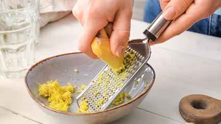 Этот копеечный напиток станет спасением в сезон простуд. Вот почему стоит начать пить уже в сентябре