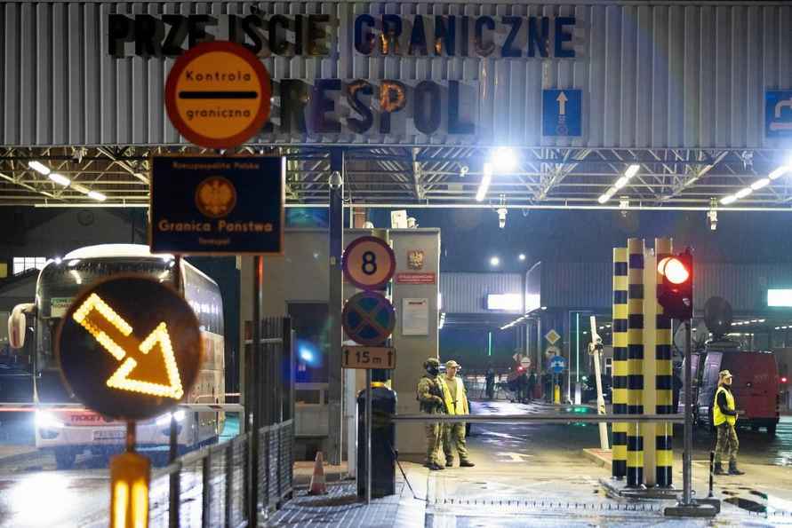 В ГПК рассказали, что с иностранцами, не успевшими вернуться в Польшу до закрытия границы с Беларусью