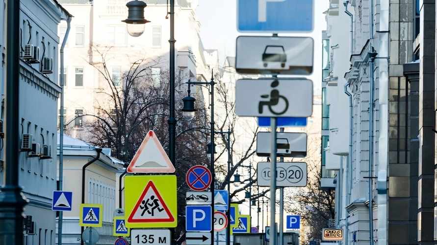 В Минске появились новые знаки на улицах - "Было непонятно, сейчас понятнее"