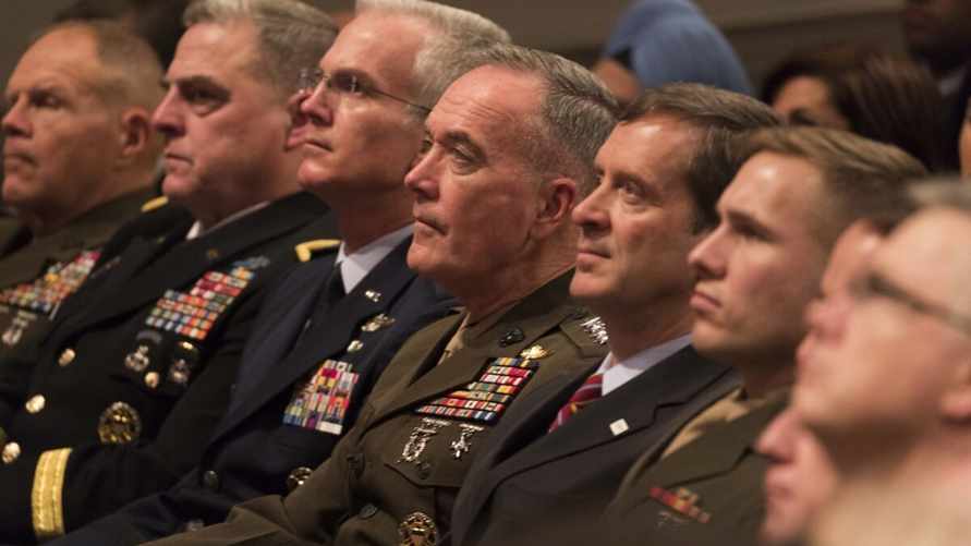 Глава министерства войны США экстренно созвал сотни генералов и адмиралов