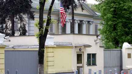 Посольство США в Беларуси устроило распродажу мебели от 20 рублей