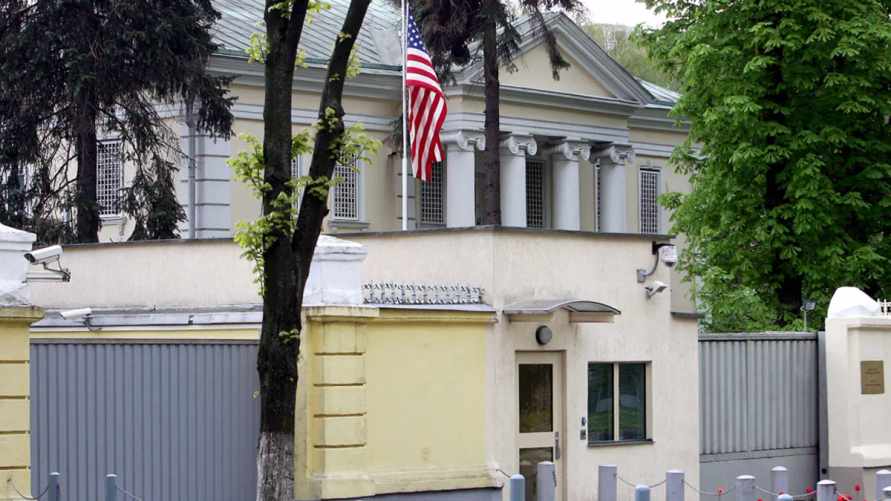 Посольство США в Беларуси устроило распродажу мебели от 20 рублей