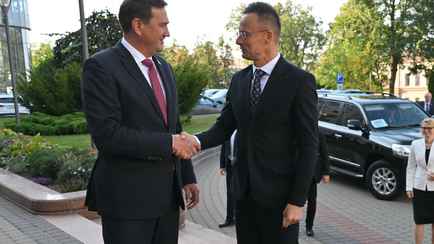 Глава МИД Венгрии Сийярто прилетел в Минск