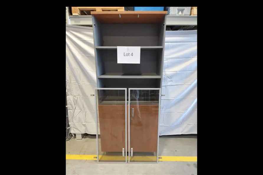 Посольство США в Беларуси устроило распродажу мебели от 20 рублей