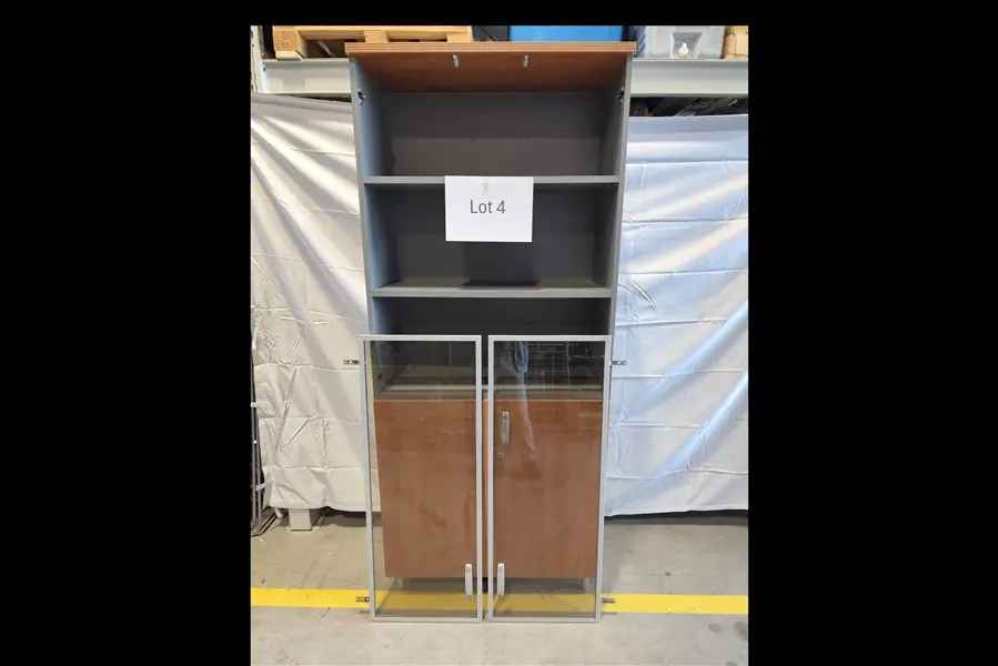 Посольство США в Беларуси устроило распродажу мебели от 20 рублей