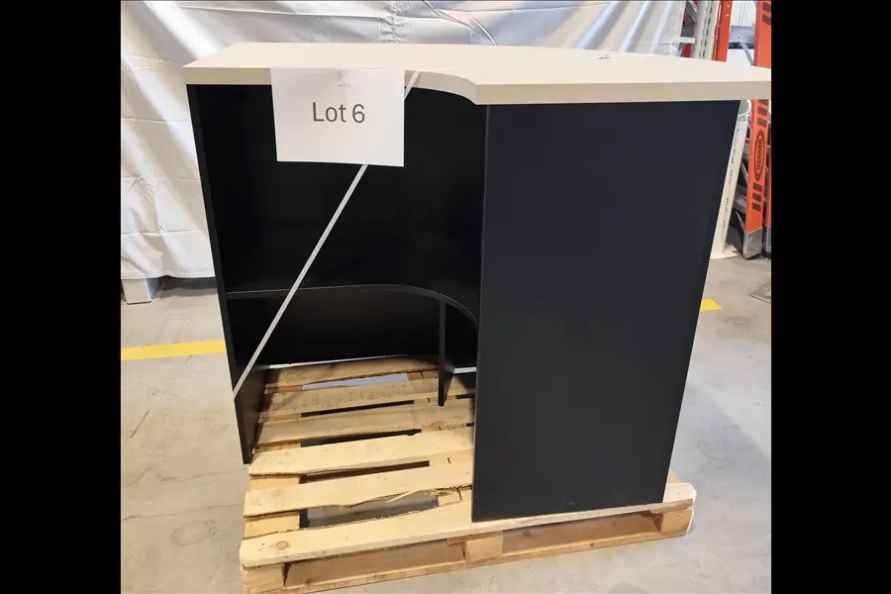 Посольство США в Беларуси устроило распродажу мебели от 20 рублей