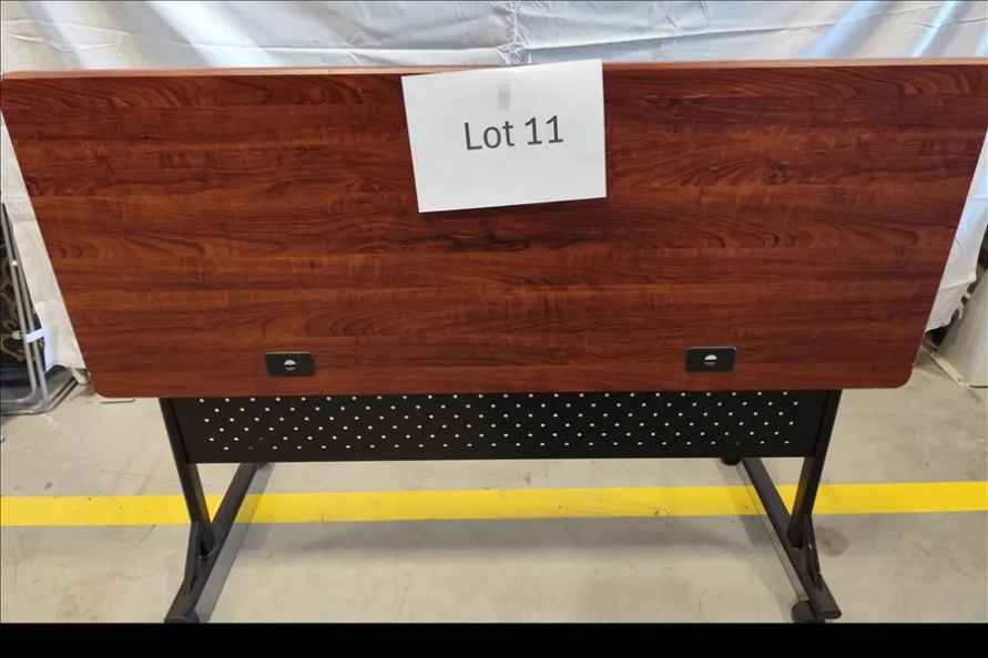 Посольство США в Беларуси устроило распродажу мебели от 20 рублей