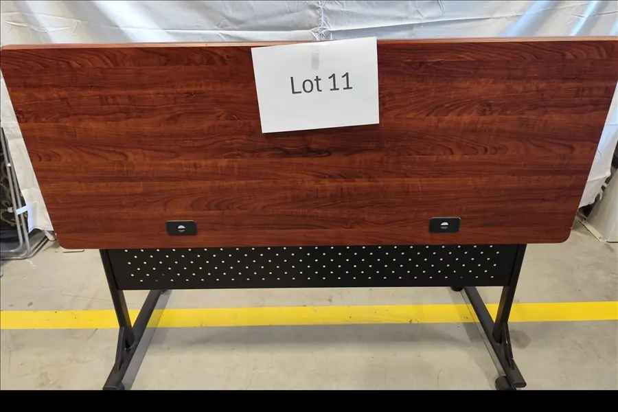 Посольство США в Беларуси устроило распродажу мебели от 20 рублей