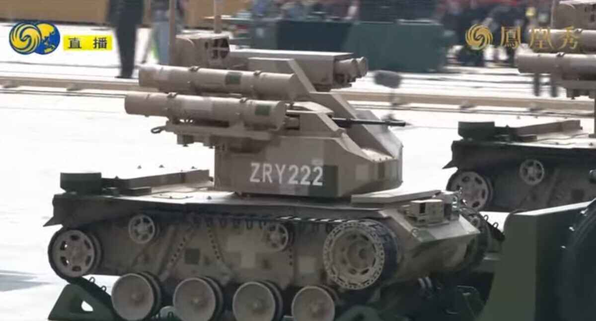 Роботы-волки, новые лазеры и межконтинентальная ядерка. Какое оружие показал Китай на военном параде?