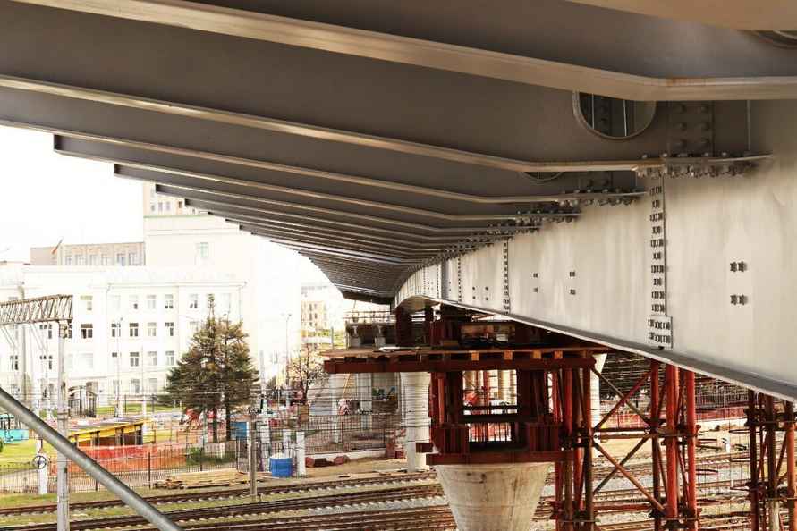 В центре Минске установили уникальную комбинированную часть моста