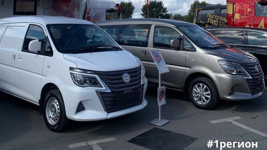 В Бресте запустили серийную сборку минивэнов "новой белорусской марки". Сколько штук пообещали в год?