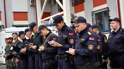 В Гомеле в рейды по дворам отправили добровольцев и ОМОН