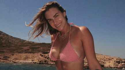 Соболенко поделилась фото в бикини. Но многие обратили внимание на мужчину рядом с ней