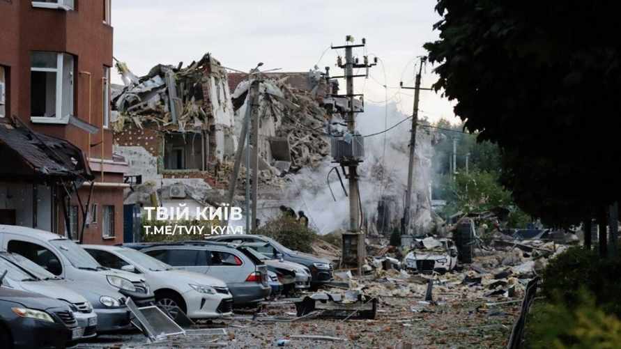 В Киеве ракеты и БПЛА разрушили целую улицу