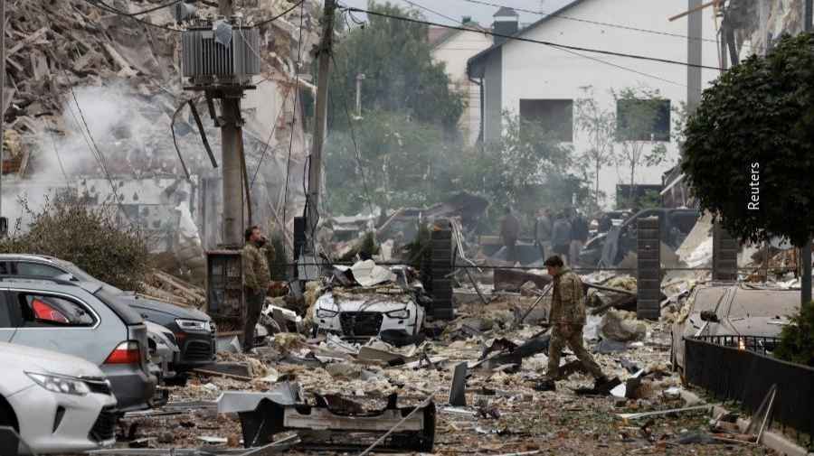 В Киеве ракеты и БПЛА разрушили целую улицу